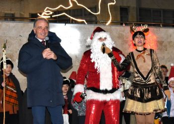 Засия коледната елха на Асеновград