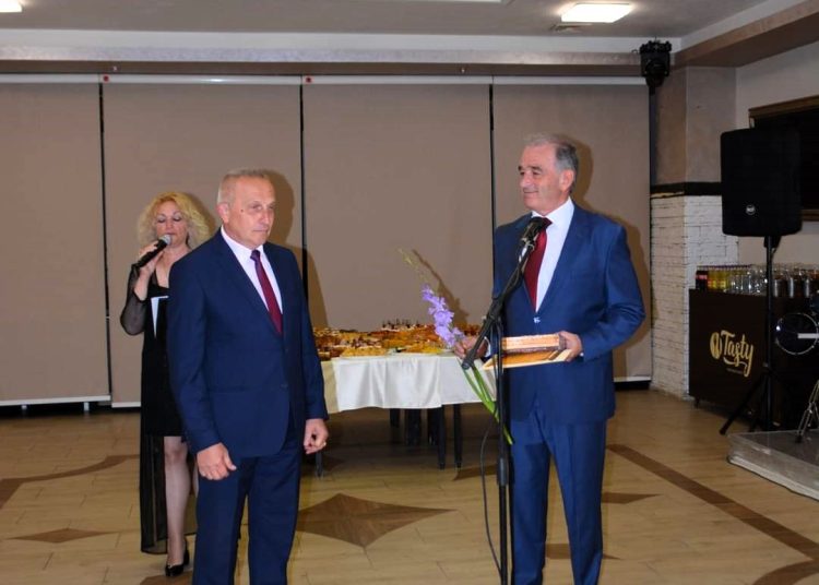 Наградиха учители и културни дейци от Асеновград