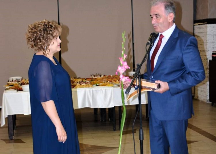 Наградиха учители и културни дейци от Асеновград