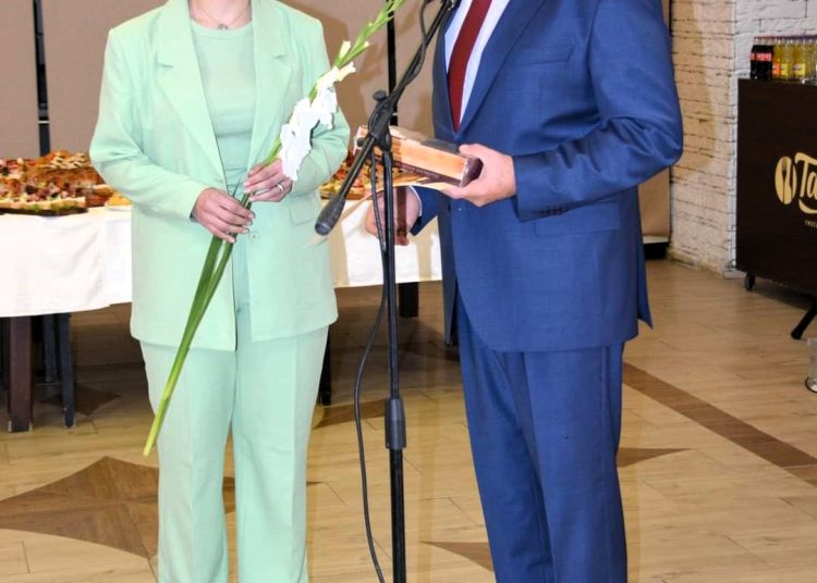 Наградиха учители и културни дейци от Асеновград