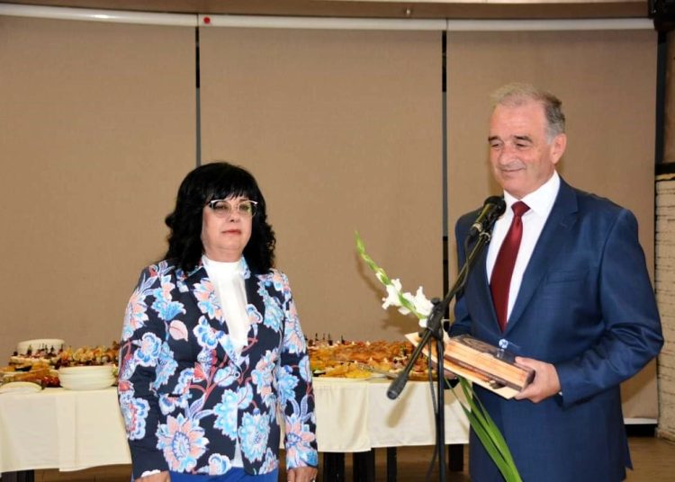 Наградиха учители и културни дейци от Асеновград