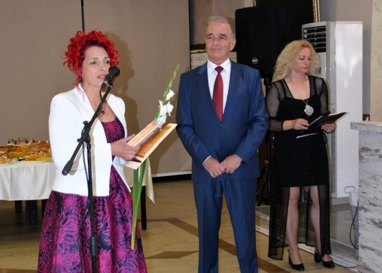 Наградиха учители и културни дейци от Асеновград