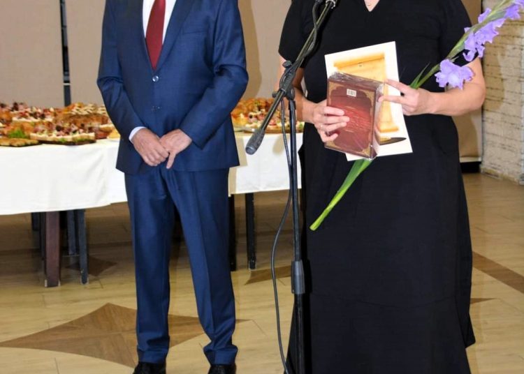 Наградиха учители и културни дейци от Асеновград