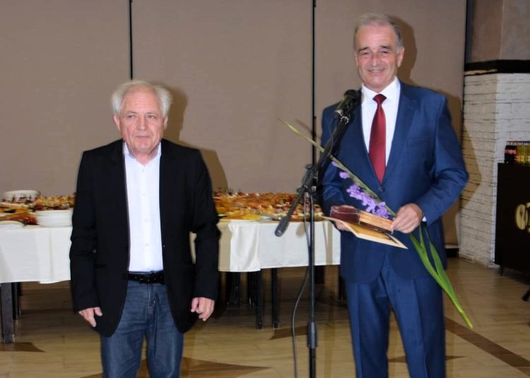 Наградиха учители и културни дейци от Асеновград