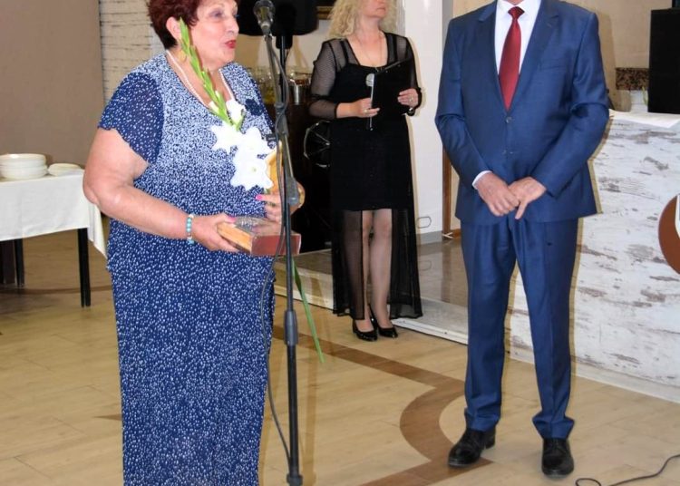 Наградиха учители и културни дейци от Асеновград