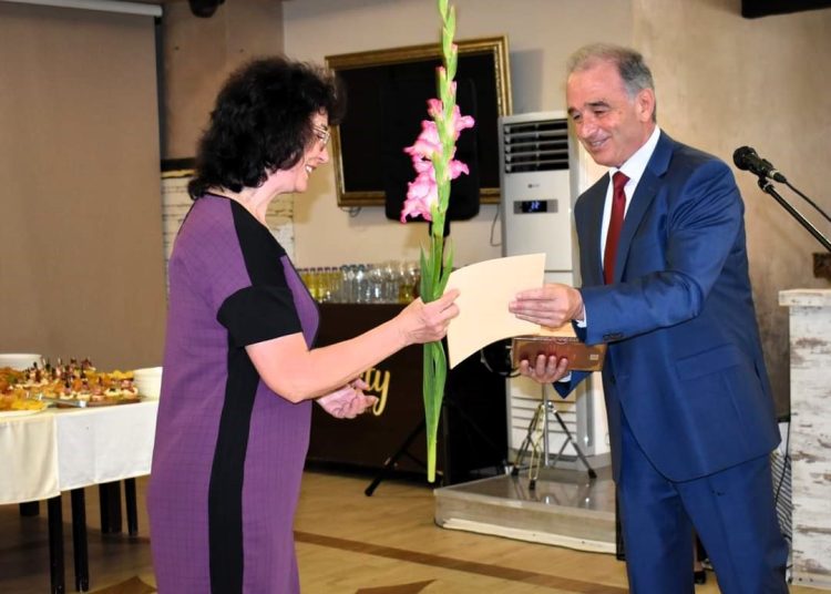 Наградиха учители и културни дейци от Асеновград