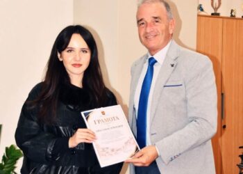 Национална диплома за момиче от Асеновград