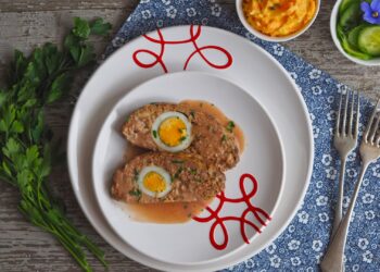 „Стефани“ с яйца, моркови и кисели краставички