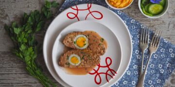 „Стефани“ с яйца, моркови и кисели краставички